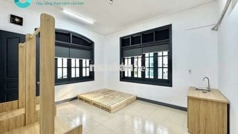 Trống phòng cửa sổ bancol 35m2 sát cầu Nguyễn Văn Cừ Q5 gần Đại Học SP