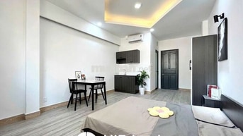 Trống phòng cửa sổ trời mặt tiền Trần Bình Trọng Quận 5 kế Đại học SP