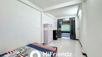 Trống phòng bancol 35m2 Cách 350m đi bộ đến Đại học Sài Gòn Quận 5