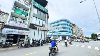 ♦️Đối diện trường Võ Văn Tần - 4 Tầng♦️♦️Gần chợ Bình Tây