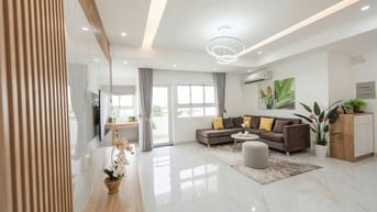VIEW  GÓC TRUNG TÂM THÀNH PHỐ  - SỔ HỒNG RIỀN 2 PN 