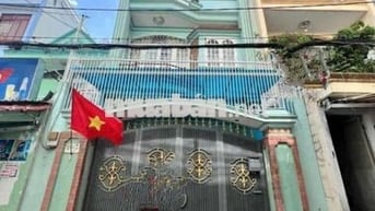 Nhà hẻm xe hơi, gần sân bay. Phù hợp mở văn phòng, hoặc ở gia đình.