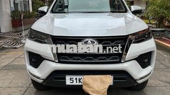 Toyota Fortuner dầu cuối 2022 số tự động mới 90%