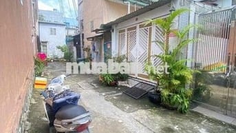 bán gấp nhà cấp 4 đường 520 QL13. Diện tích 129,3m2 , sổ hồng riêng.