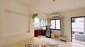 Căn hộ ban công, tách bếp Nguyễn Kiệm gần sân bay. Giáp BT, PN, TB