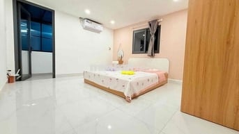 Nguyên tầng full nội thất bếp riêng mới 100% Quận 1
