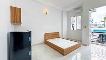 Studio Ban Công Rộng 30m2 Nội Thất Cơ Bản Ngay CV Làng Hoa