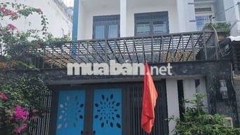 DT: 5 x 20 = 100m  3 Tầng BTCT  5PN - 5 WC 
 Giá chỉ: 5.68 TỶ (TL)