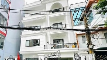 Cho thuê nhà ngang 8m 421B Sư Vạn Hạnh, phường 12, quận 10.
