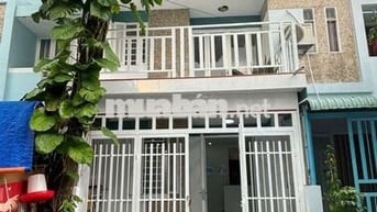 Bán nhà mặt tiền 2 tầng có SHR Đức Hoà giá 600tr
