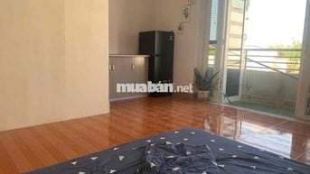 STUDIO BAN CÔNG FULL NỘI THẤT GIỮA TRƯỜNG CÔNG THƯƠNG VÀ VĂN HIẾN