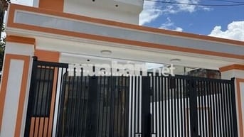 Nhà Mới xây ngay trung tâm thị trấn đất đỏ giá 2ty2