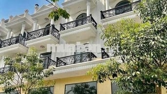 Nhà Mới Xây DT 260m2 1Trệt 1Lửng 3Lầu 4Pn 5Wc Sân Thượng Sẳn Máy Lạnh
