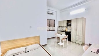 Studio Cửa Sổ, Full Nội Thất, Ngay Ngã Tư Phú Nhuận