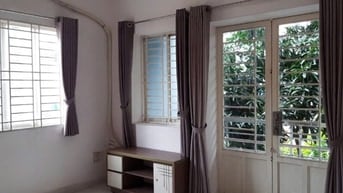 Cho thuê căn hộ lầu 2 đường Nguyễn Công Hoan, Phú Nhuận, 52m2, 2 PN