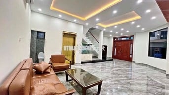 CHO THUÊ NHÀ MỚI ĐẸP CÓ THANG MÁY NGAY LÔ GÓC KĐT PHÍA BẮC NHA TRANG