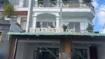 Nhà mới xây sẵn ít nội thất, 4pn, sân ôtô, đường thông 8m.