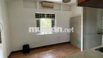 nhà riêng trung tâm, phòng máy lạnh
