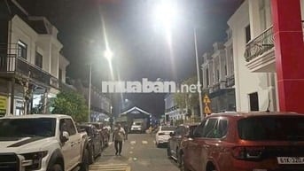 Cho thuê nhà 2 tầng.vị trí nằm ven sông rất thích hợp nghĩ ngơi