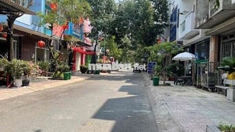 Nhà Phố Liền Kề 1 Trệt 2 Lầu Khu Phú Gia 2. Ngay Ngã Tư Nguyễn Khuyễn