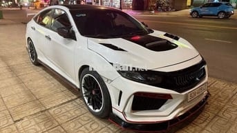 Honda Civic 2017 1.5L Vtec Turbo - 80000 km