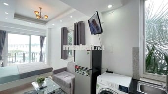 Ở ngay! Căn hộ BAN CÔNG gần CO.OP MART Nhiêu Lộc có THANG MÁY - BẢO VỆ