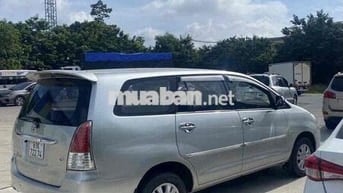 Toyota Innova 2009 G - 123456 km