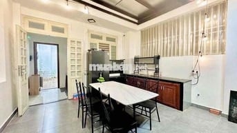PENTHOUSE BAN CÔNG SIÊU RỘNG - FULL NỘI THẤT - GẦN Q1, Q2
