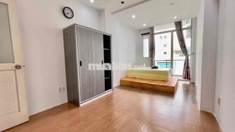 Chính Chủ Cho Thuê Phòng Ban Công Ngay Cầu Bông - 35m2