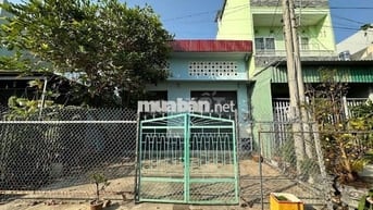 Nhà nguyên căn 54m2 có sân rộng và gác lửng, đường Cô Bắc, Mỹ Bình