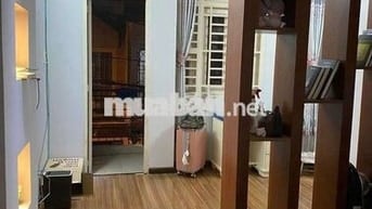 Cho thuê nhà 3 tầng đẹp , 4 phòng ngủ  ở phường 24, Bình Thạnh