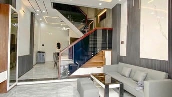 CẦN TIỀN CHO CON DU HỌC CẦN BÁN GẤP NHÀ LÝ THÁI TỔ GIÁ 2 TỶ 350 SHR