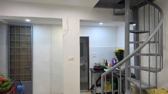 Cho thuê cả nhà 3 tầng sạch sẽ