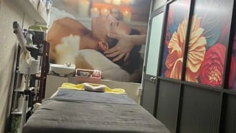 Sang spa nhỏ gần ngã 4 Hàng Xanh, Xô Viết Nghệ Tĩnh, Bình Thạnh