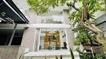 BIỆT THỰ CÓ THANG MÁY. 12x20M - 1025F Cách Mạng Tháng 8, P.7, Q.TB