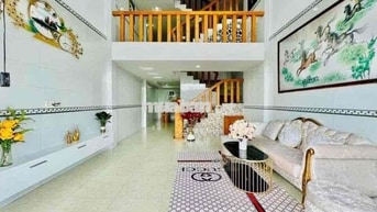 Nhà Phố Xe Tải Đậu DT 200m2 Ngay Chân Cầu Phú Long DT 1Trệt 1Lửng 2Lầu