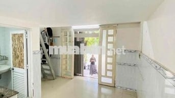 Phòng trọ cao cấp có Gác và Sân mặt trước 4tr8 có máy lạnh 30m2