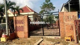 Bán miếng đất thổ cư mặt tiền đường sổ riêng giá ngộp