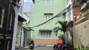 Chính chủ bán nhà hẻm đường Hồ Bá Kiện, Phường 15, Quận 10, TP.HCM