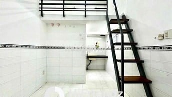 Phòng gác cao 2m, có máy lạnh, bếp, nvs riêng, ngay cầu chữ Y, UEH,SGU