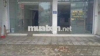 cho thuê mặt bằng rộng kinh doanh sầm uất có sẵn cửa kính có vỉa hè