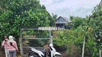 Cần bán nhanh miếng đất thổ cư 215m2 này với 550tr