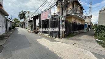 nhà chưa qua thầy thợ có thể tách làm 2 sổ