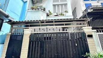 Bán Căn nhà Giáp Bình Thạnh- Gò vấp HXH sổ Vuông