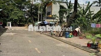 cần bán lô đất 2 mặt tiền công viên