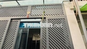 NHÀ NỞ HẬU L - NT CAO CẤP -KIÊN CỐ BTCT 3 TẦNG - SÁT CÔNG VIÊN -QUẬN 4
