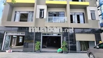 Nhà phố Bcons 92m2 DTSD 200m2 giá chỉ 4,7 tỷ - trệt 2 lầu sân thượng