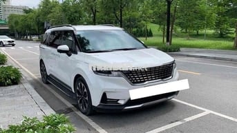 Kia Carnival 2023 Premium 2.2D 8S - 48000 km