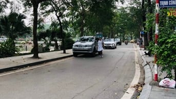 Bán nhà Trịnh Công Sơn 210m, 8 tầng, có hầm, vỉa hè 5m, ô tô tránh