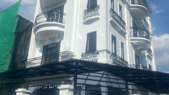 Cho thuê nhà 4 tầng mặt phố Cổ Nhuế, diện tích sử dụng 360m2